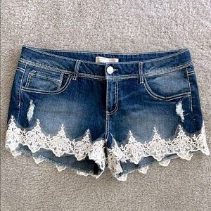 No Boundaries juniors Denim Shorts with Lace Trim.Size:17. Gently Used.